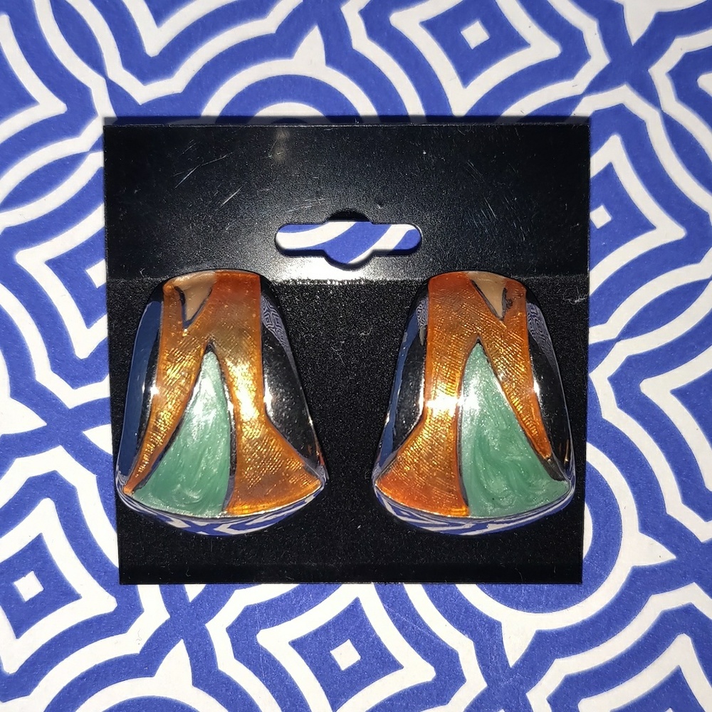 🔥DONATING SOON!🔥Classy Pearlized Earrings
